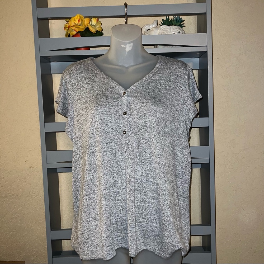 Women’s flowy top by a.n.a.